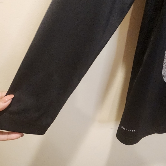 Nike women,s Black Athletic Short 3/4 sleeves size L - Picture 6 of 11